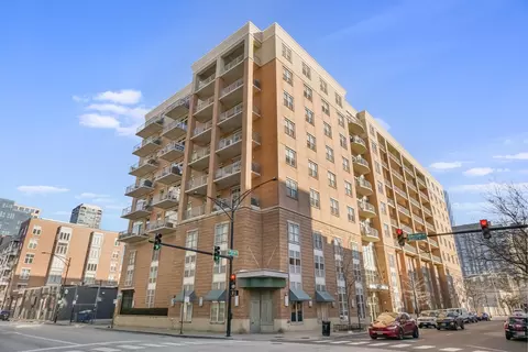 950 W Monroe St #802, Chicago, IL 60607