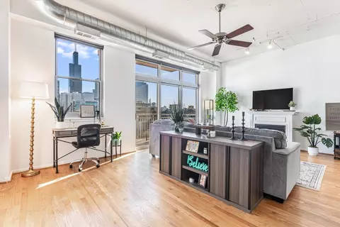 Living - 950 W Monroe St #802, Chicago, IL 60607 photo 6 of 6