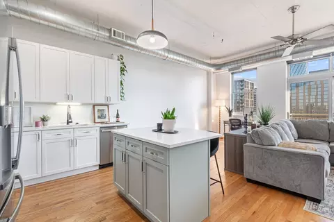 Kitchen - 950 W Monroe St #802, Chicago, IL 60607 photo 3 of 3
