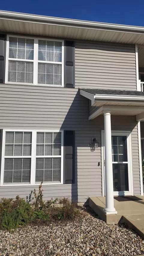 103 Yorkminster Ln #9, Savoy, IL 61874