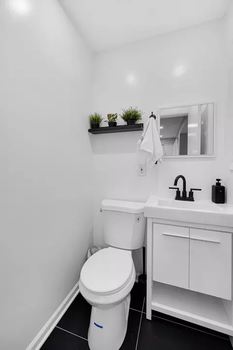 Bath - 2527 William Ave, Glenview, IL 60025 photo 3 of 3