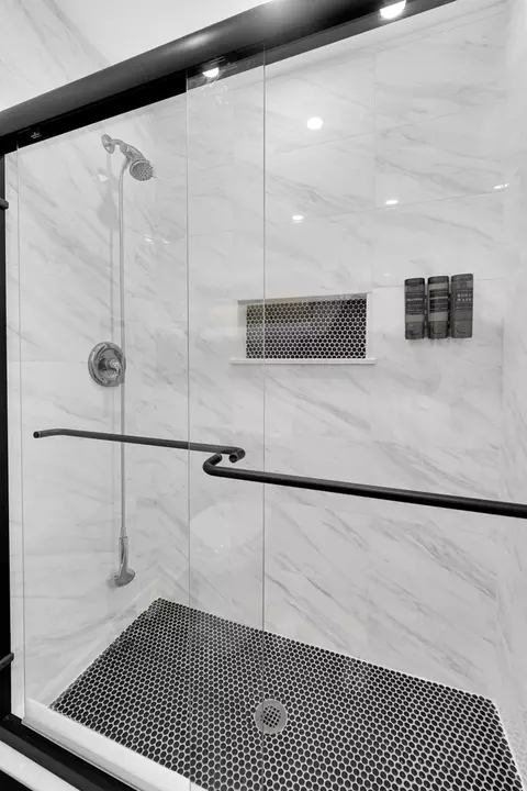 Bath - 2527 William Ave, Glenview, IL 60025 photo 2 of 3