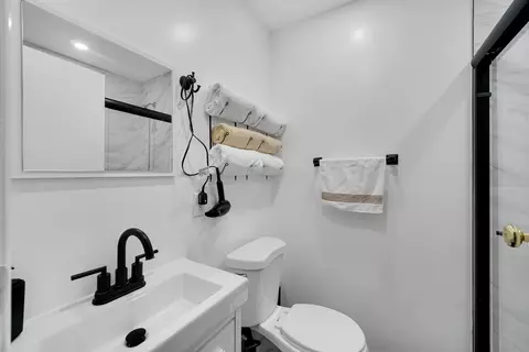 Bath - 2527 William Ave, Glenview, IL 60025 photo 1 of 3