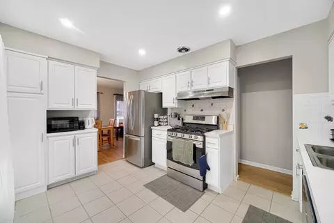 Kitchen - 2527 William Ave, Glenview, IL 60025 photo 1 of 2