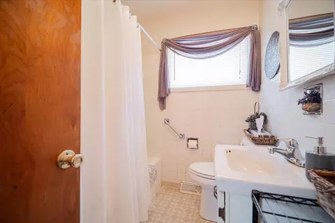 1202 Hovey Ave, Normal, IL 61761 photo 9