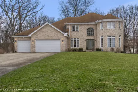 1010 Acorn Ln, Steger, IL 60475