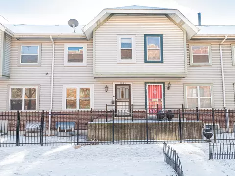 1043 W Winona St, Chicago, IL 60640