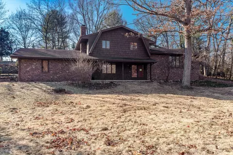 7915 Louella Dr, Roscoe, IL 61073