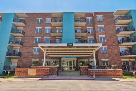 9355 Irving Park Rd #419, Schiller Park, IL 60176