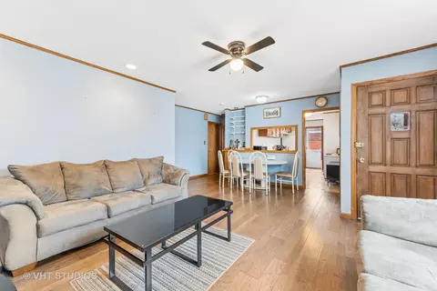 Living - 202 Cindy Ln, Wheeling, IL 60090 photo 2 of 2