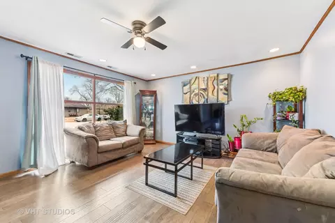 Living - 202 Cindy Ln, Wheeling, IL 60090 photo 1 of 2