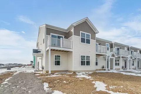 211 Kingsport Dr, South Elgin, IL 60177