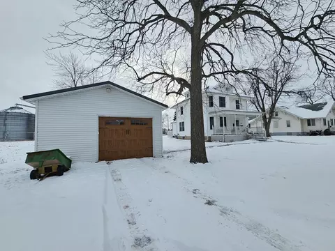 317 E Fourth St, Gridley, IL 61744 photo 3