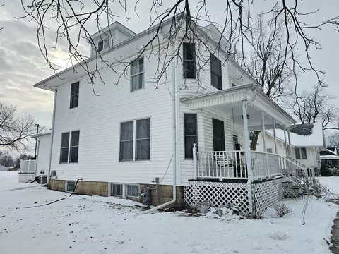 317 E Fourth St, Gridley, IL 61744 photo 4