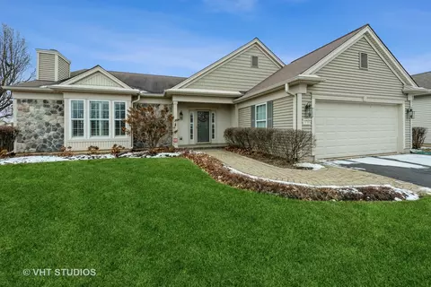 13701 Chestnut Ln, Huntley, IL 60142