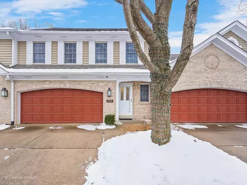 11155 Indian Woods Dr, Indian Head Park, IL 60525