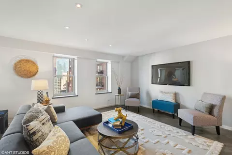 Living - 40 E 9th St #1509, Chicago, IL 60605 photo 1 of 3
