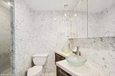Bath - 40 E 9th St #1509, Chicago, IL 60605 photo 1 of 2