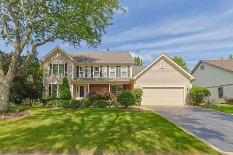 36 S Old Creek Rd, Vernon Hills, IL 60061