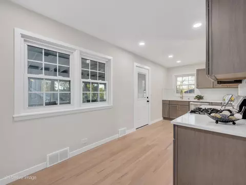 208 E Harrison Rd, Lombard, IL 60148 photo 9