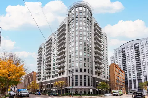 421 W Huron St #1401, Chicago, IL 60654