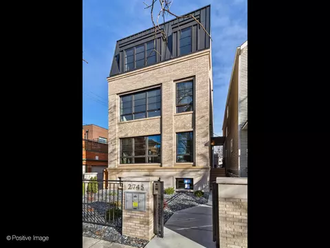 2745 N Bosworth Ave #2, Chicago, IL 60614