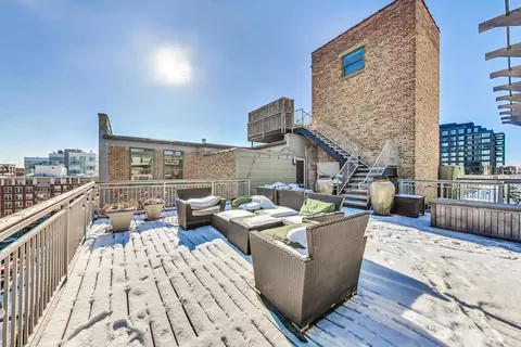 Exterior - 1017 W Washington Blvd #4E, Chicago, IL 60607 photo 3 of 5