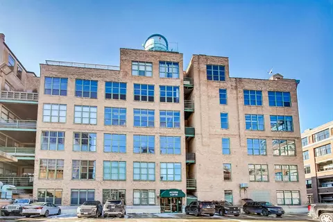 Exterior - 1017 W Washington Blvd #4E, Chicago, IL 60607 photo 4 of 5
