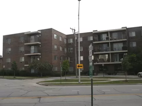 9445 Kenton Ave #109, Skokie, IL 60076