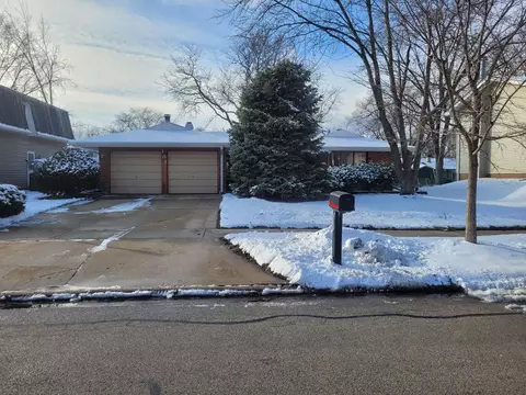 181 Mayfield Dr, Bolingbrook, IL 60440