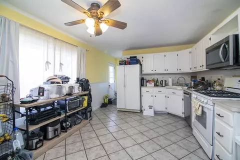 Kitchen - 19408 Beechnut Dr, Mokena, IL 60448 photo 2 of 2