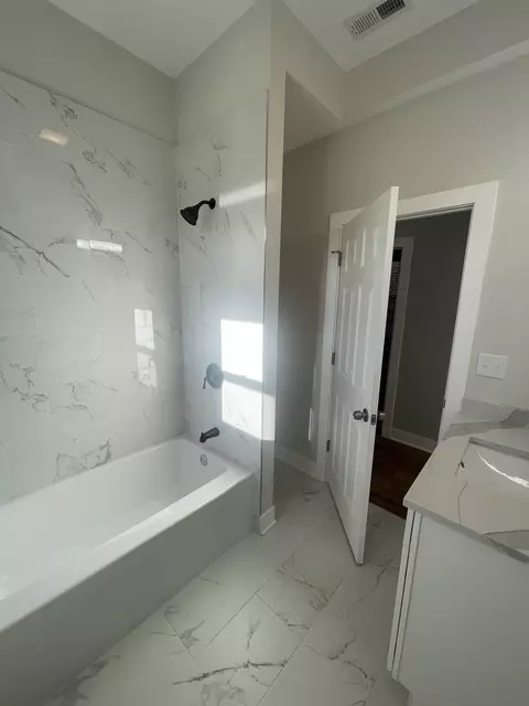 Bath - 7534 S Champlain Ave, Chicago, IL 60619 photo 2 of 4
