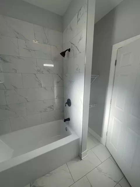 Bath - 7534 S Champlain Ave, Chicago, IL 60619 photo 4 of 4