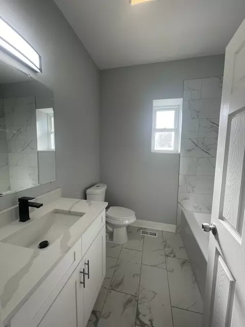 Bath - 7534 S Champlain Ave, Chicago, IL 60619 photo 3 of 4