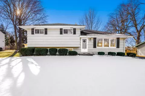 707 Inverness Rd, Lisle, IL 60532