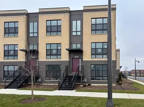 1242 Landmark Ave, Schaumburg, IL 60173