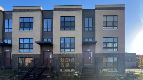 1257 Lakepointe Dr, Schaumburg, IL 60173