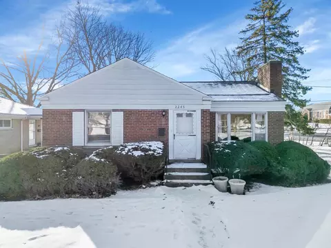 2245 Washington Ave, Wilmette, IL 60091