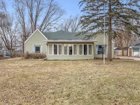 126 Winona Dr, Machesney Park, IL 61115