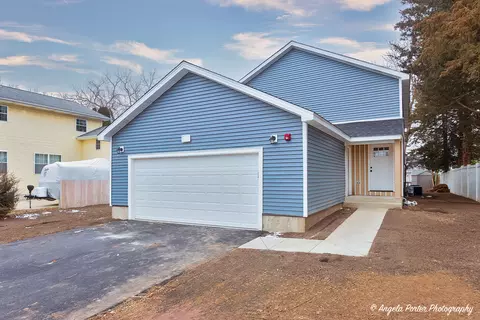 204 W Fairfield Ter, Round Lake Beach, IL 60073