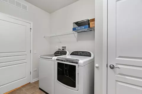 Other - 2733 Beacon Point Cir, Elgin, IL 60124 photo 4 of 8
