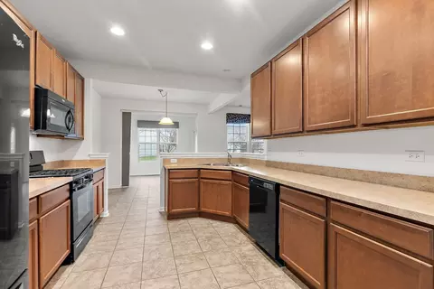 Kitchen - 2733 Beacon Point Cir, Elgin, IL 60124 photo 3 of 3