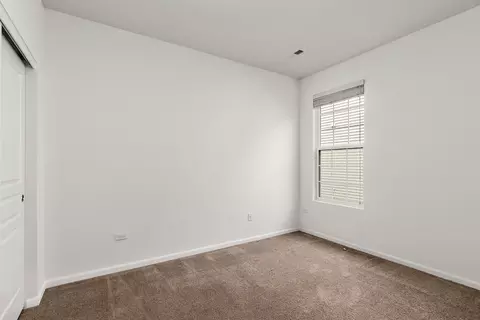 Bedroom - 2733 Beacon Point Cir, Elgin, IL 60124 photo 2 of 2