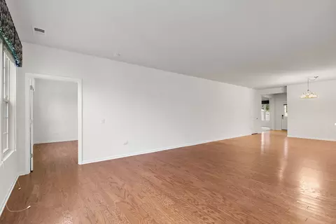 Living - 2733 Beacon Point Cir, Elgin, IL 60124 photo 4 of 6
