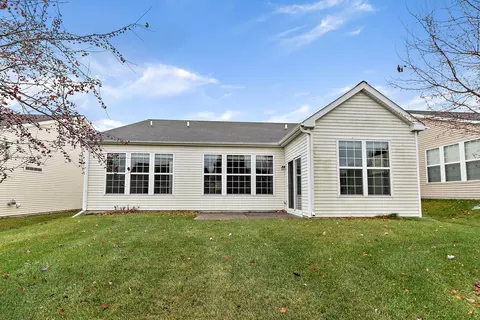 Exterior - 2733 Beacon Point Cir, Elgin, IL 60124 photo 3 of 4