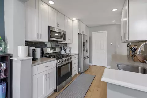 Kitchen - 246 Millers Xing #246, Itasca, IL 60143 photo 1 of 4