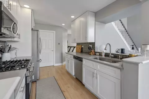 Kitchen - 246 Millers Xing #246, Itasca, IL 60143 photo 2 of 4