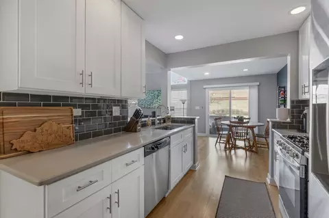 Kitchen - 246 Millers Xing #246, Itasca, IL 60143 photo 4 of 4