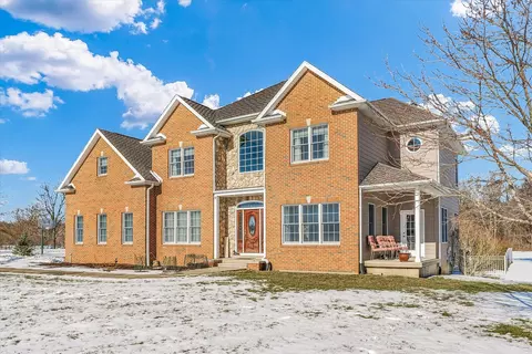 1806 Cobble Creek Dr, Mahomet, IL 61853