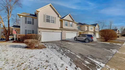 2358 Sunrise Cir, Aurora, IL 60503